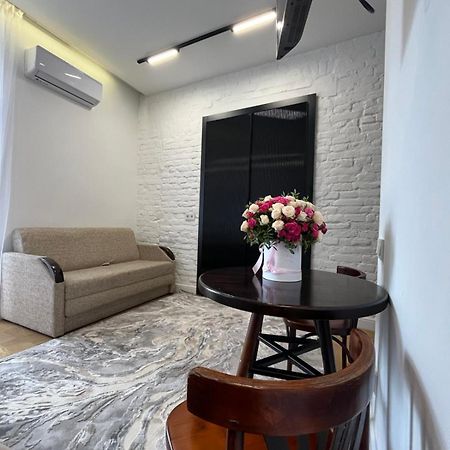 Favorit Apartments 1 Кім Безкоштовна Парковка Центр З Балконом Не Далеко Від Ж Д Вокзалу Звітні Документи Leópolis Exterior foto