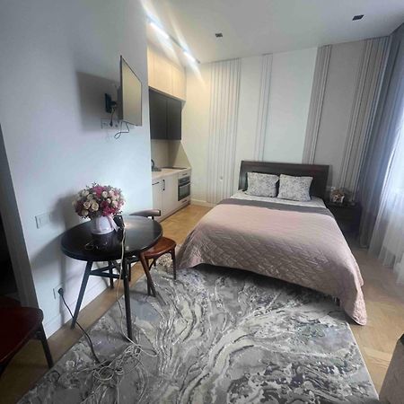 Favorit Apartments 1 Кім Безкоштовна Парковка Центр З Балконом Не Далеко Від Ж Д Вокзалу Звітні Документи Leópolis Exterior foto