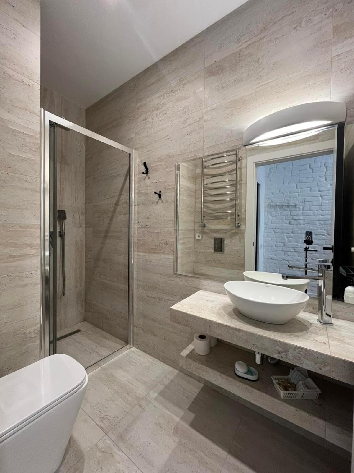 Favorit Apartments 1 Кім Безкоштовна Парковка Центр З Балконом Не Далеко Від Ж Д Вокзалу Звітні Документи Leópolis Exterior foto